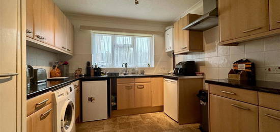 Flat to rent in Benbow House, Birkdale, Bexhill-On-Sea TN39