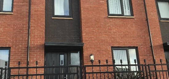 Town house to rent in Silk Close, Stockport SK1