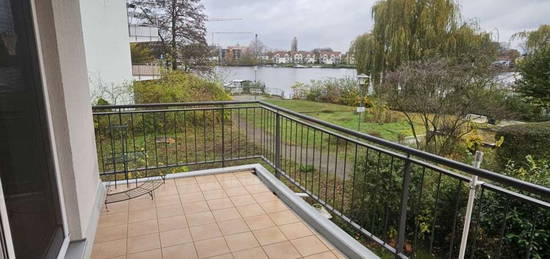 schöne 3-Zimmer-Wohnung mit Wasserblick, großer Terrasse und Einbauküche