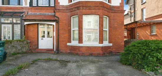 3 bedroom flat for sale