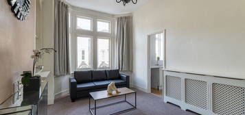 Flat to rent in Whittingstall Road, Parsons Green SW6