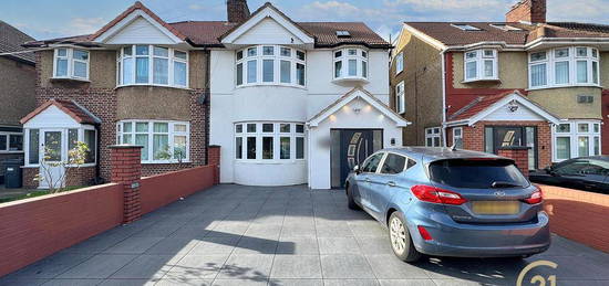 4 bedroom semi-detached house for sale