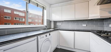 Flat to rent in Homefield Park, Sutton SM1