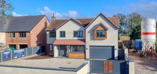 6 bedroom detached house for sale