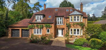 5 bedroom detached house for sale