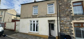 4 bedroom end of terrace house for sale