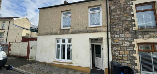 4 bedroom end of terrace house for sale