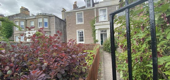 Maisonette to rent in King Street, Perth PH2