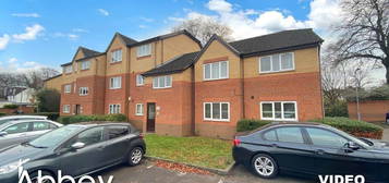 Flat to rent in Simpson Close, L & D LU4