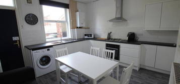 4 bedroom terraced house to rent