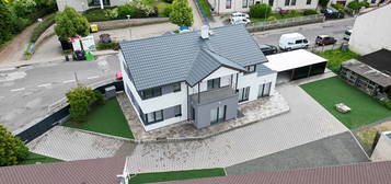 Prodej rodinného domu 238 m², pozemek 782 m²