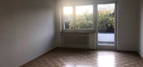 Wohnen auf zwei Etagen! 2+2 halbe-Zimmer-Wohnung mit Balkon und Einbauküche