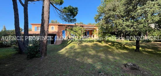 Villa en parfait état avec piscine chauffée et jardin arboré