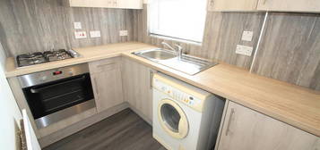 Flat to rent in Exeter Road, Forest Fields, Nottingham NG7