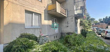 Vand apartament cu 3 camere, decomandat, in Reghin