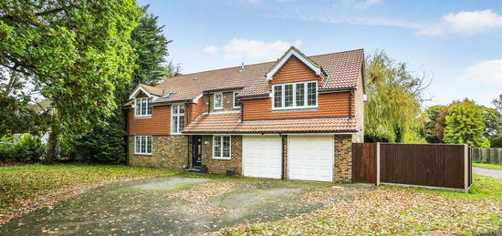 Detached house to rent in Barn Close, Banstead SM7