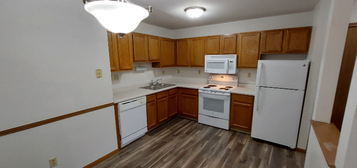 3235 S Landl Ln Unit 111, Milwaukee, WI 53227