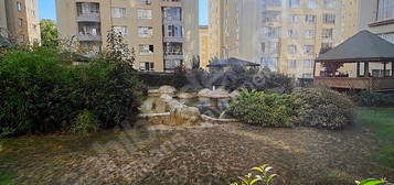 TERAS ÇEKMEKÖY SİTESİNDE SATILIK 1+1 85 m2 DAİRE OTOPARKLI