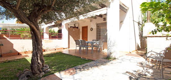 Casa adosada de alquiler en Canet D` en Berenguer - Cl Poeta Querol, 28, Canet d'En Berenguer