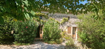 CABANON AVEC VUE SUR PLUS DE 6000M² DE TERRAIN A GORDES