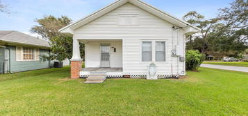 517 S  Poydras St, Breaux Bridge, LA 70517