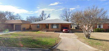 410 NW 29th St, Lawton, OK 73505