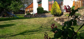 Wunderschöne Architekten-Villa in Hanglage mit Aussicht