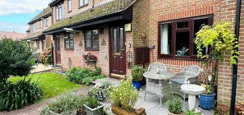 2 bedroom ground floor flat for sale