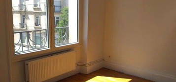 Appartement  à louer, 2 pièces, 60 m², Étage 3/–