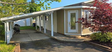 465 Varrily St, Bathurst, NB E2A 2P2