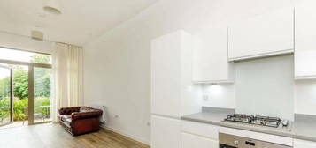 2 bedroom maisonette