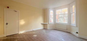 Flat to rent in Severn Street, Leicester LE2