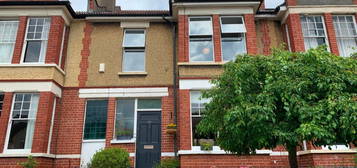 Maisonette to rent in Claremont Avenue, Bristol BS7