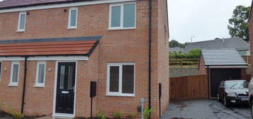 3 bedroom semi-detached house to rent