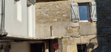 Maison de caractère, située en plein bourg de Plounéour brignogan plages