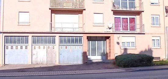 Bruyeres, appartement RDC avec garage.