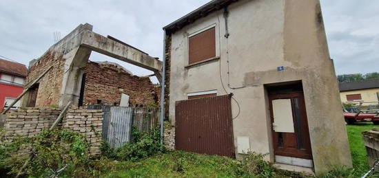 MAISON INDIVIDUELLE AVEC JARDIN À RÉNOVER