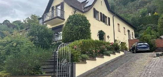 Wohnen mit viel Ambiente und Flair! Attraktives Wohnhaus für anspruchsvolles Wohnen in Burgbr