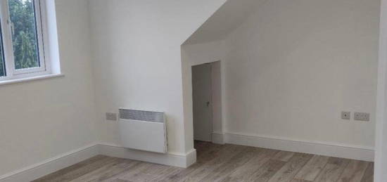 Flat to rent in Cranbrook Road, Ilford IG2