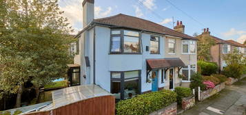 3 bed semi-detached house for sale