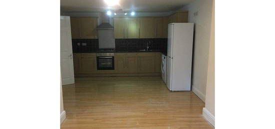 Flat to rent in Eastbury Road, Watford WD19