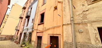 Casa Bosana centro storico 3 piani 2 Bagni 140 mq