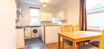 3 bed flat to rent