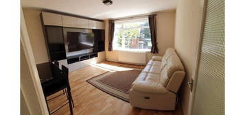 Flat to rent in Bramlands Court, London SW19