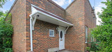 3 bedroom semi-detached house to rent