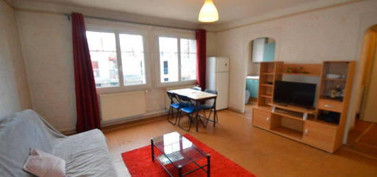 Ideal Etudiant(e) 1 chambre meublee dans appartement de 3 chambres Charpennes - Au Calme. Métro Centre Ville