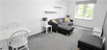 Flat to rent in Thorngrove Avenue, Mid Floor Flat AB15