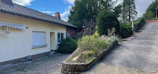 Villa in Traumlage von Büdingen: Sanierung oder Neubau