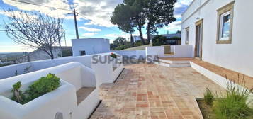 Moradia com VISTA MAR, Jardim, Piscina, 2 anexos e estacionamento exterior