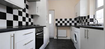 Flat to rent in Eighth Avenue, Heaton, Newcastle Upon Tyne NE6